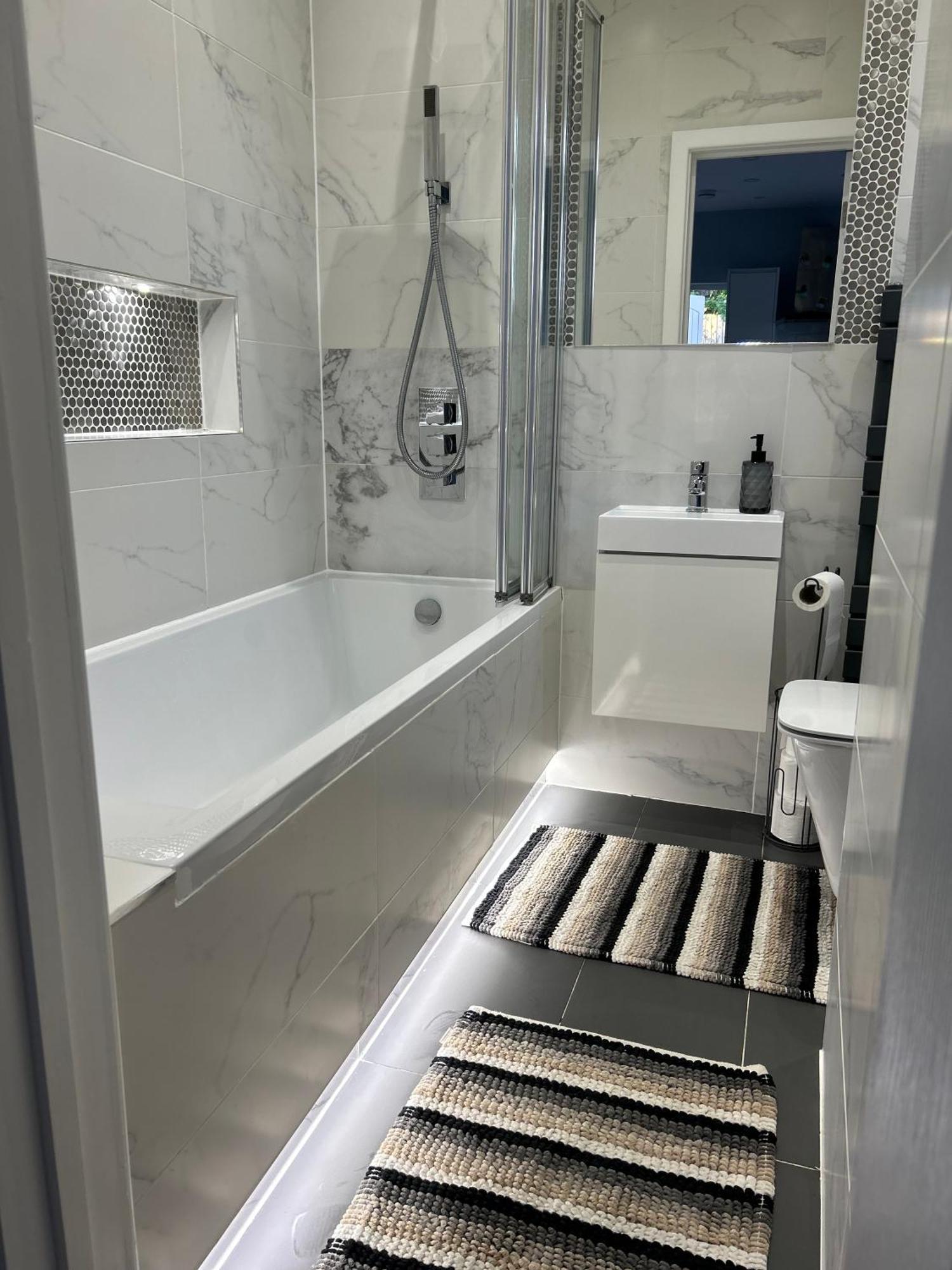 Dana'S Bungalow Horley Bagian luar foto